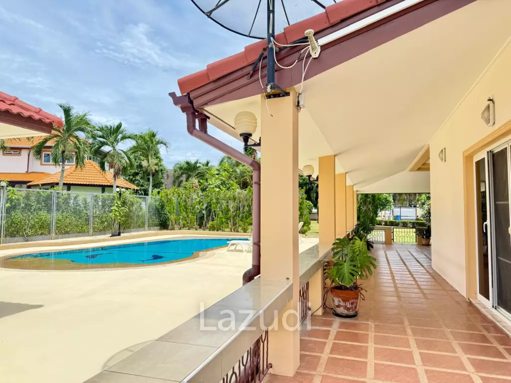 4 Beds 5 Baths 500 SQ.M. Bangsaray House