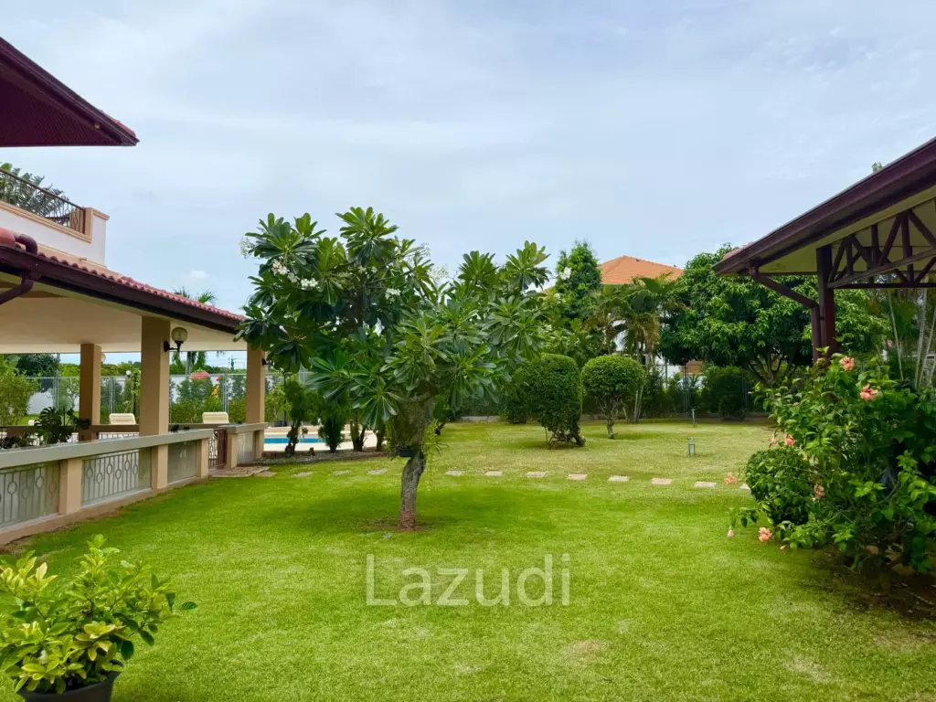 4 Beds 5 Baths 500 SQ.M. Bangsaray House