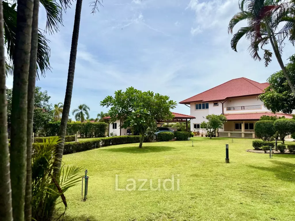 4 Beds 5 Baths 500 SQ.M. Bangsaray House