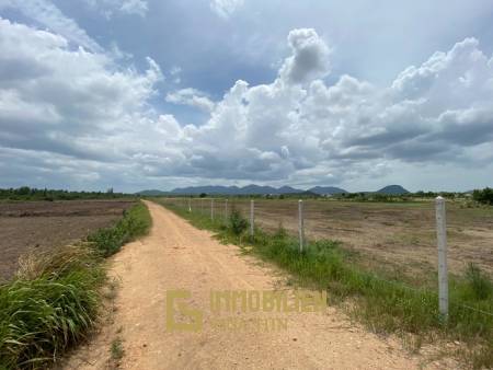 ที่ดินเปล่า 4-3-50 ไร่ วิวภูเขาใกล้ธรรมชาติ บ้านสามพระยา ชะอำ