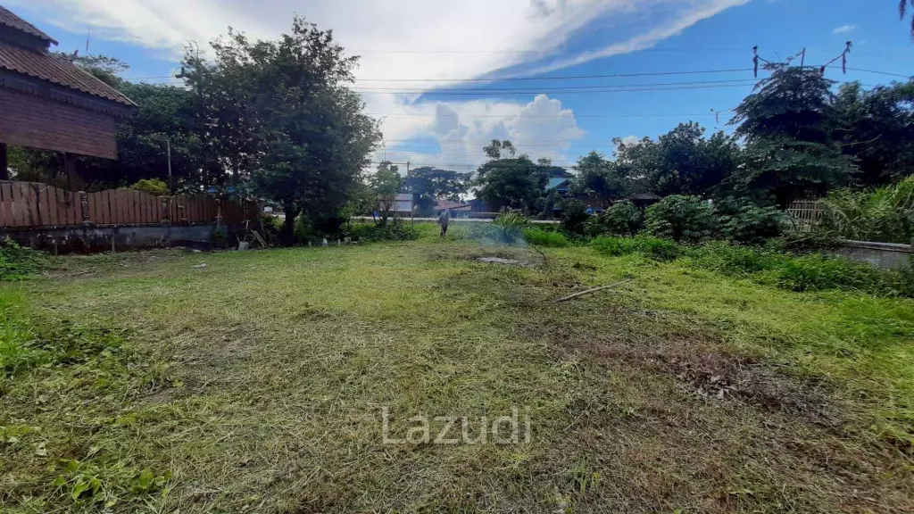 Land for sale 800 SQ.M. on the Main Road To Thoeng