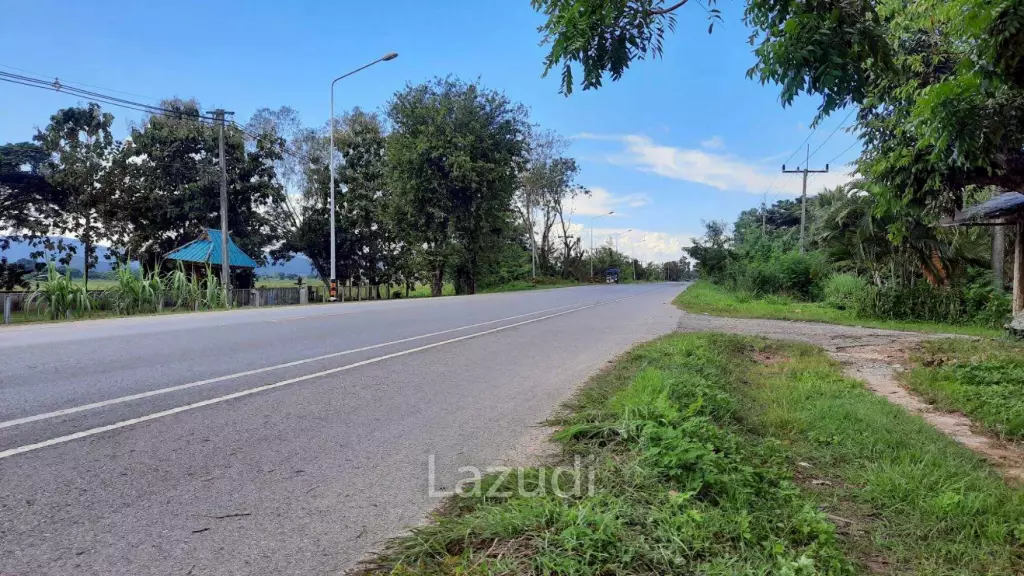 Land for sale 800 SQ.M. on the Main Road To Thoeng