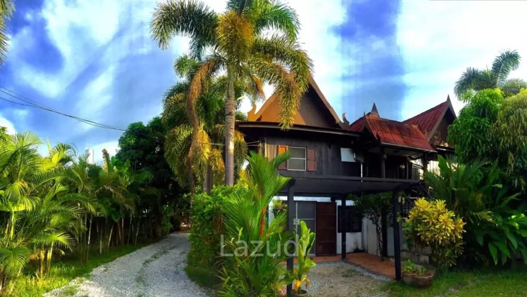 2 Bedrooms Lanna Style House For Sale in Garden