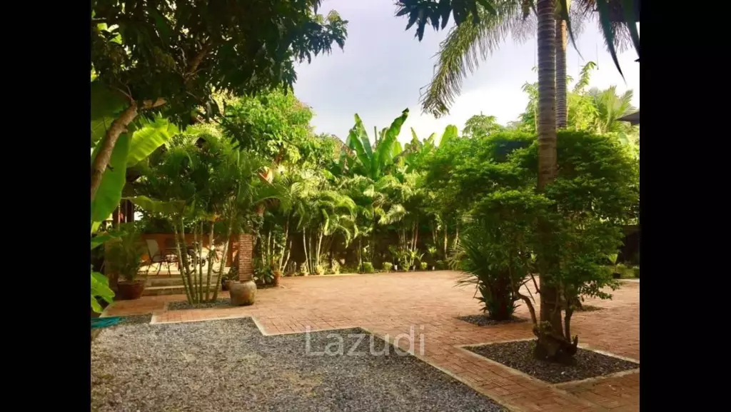 2 Bedrooms Lanna Style House For Sale in Garden