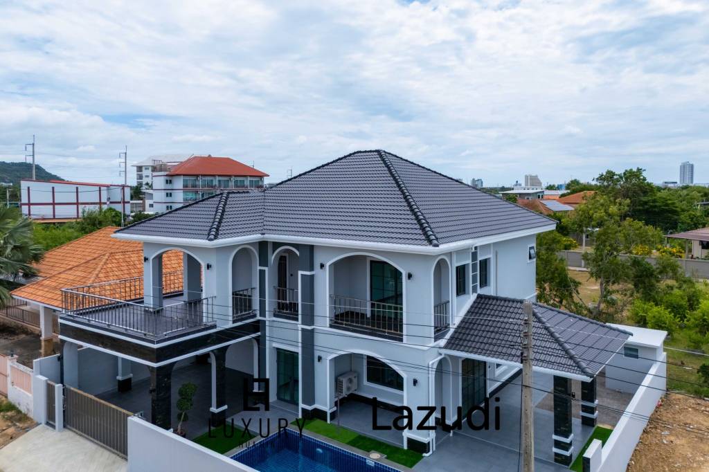 วิลล่าสองชั้น 4 ห้องนอนพร้อมสระว่ายน้ำในซอยหัวหิน 102