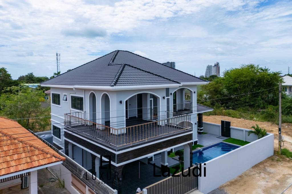 วิลล่าสองชั้น 4 ห้องนอนพร้อมสระว่ายน้ำในซอยหัวหิน 102