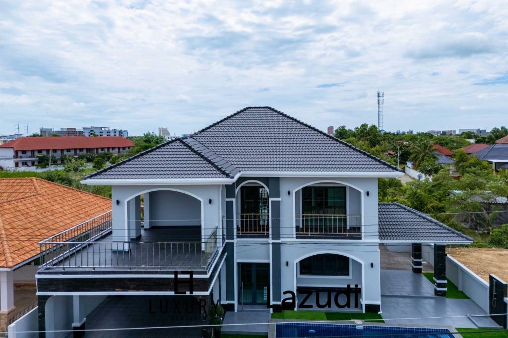 วิลล่าสองชั้น 4 ห้องนอนพร้อมสระว่ายน้ำในซอยหัวหิน 102