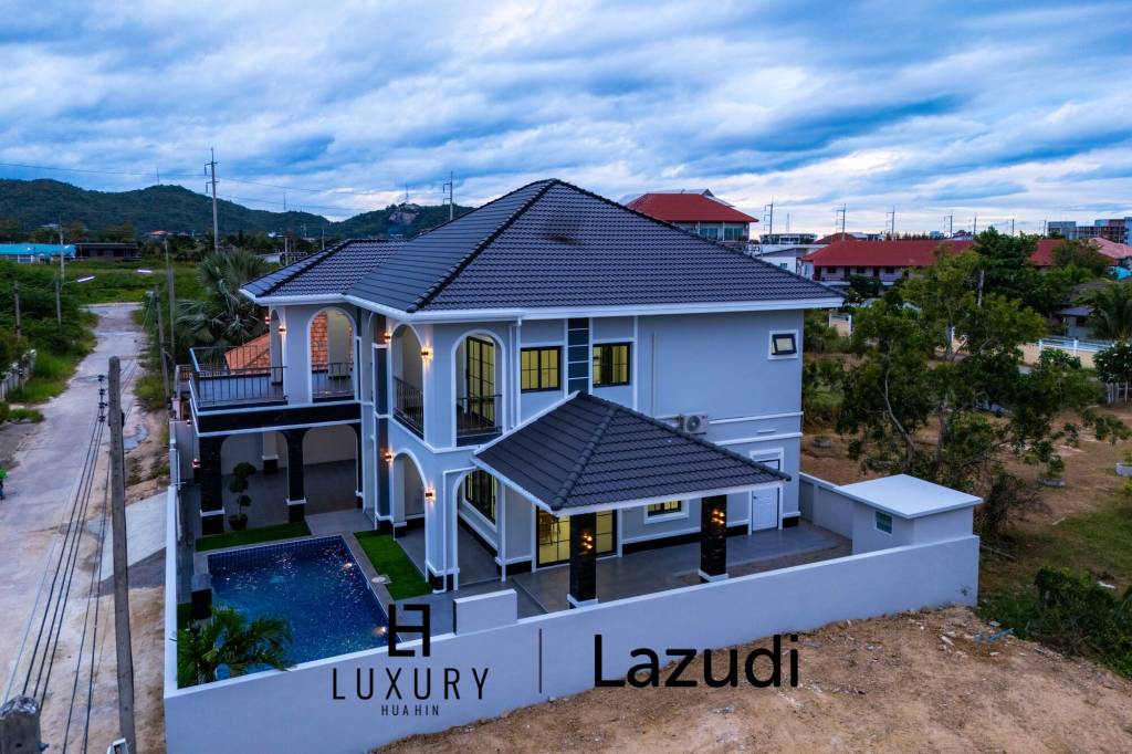 วิลล่าสองชั้น 4 ห้องนอนพร้อมสระว่ายน้ำในซอยหัวหิน 102