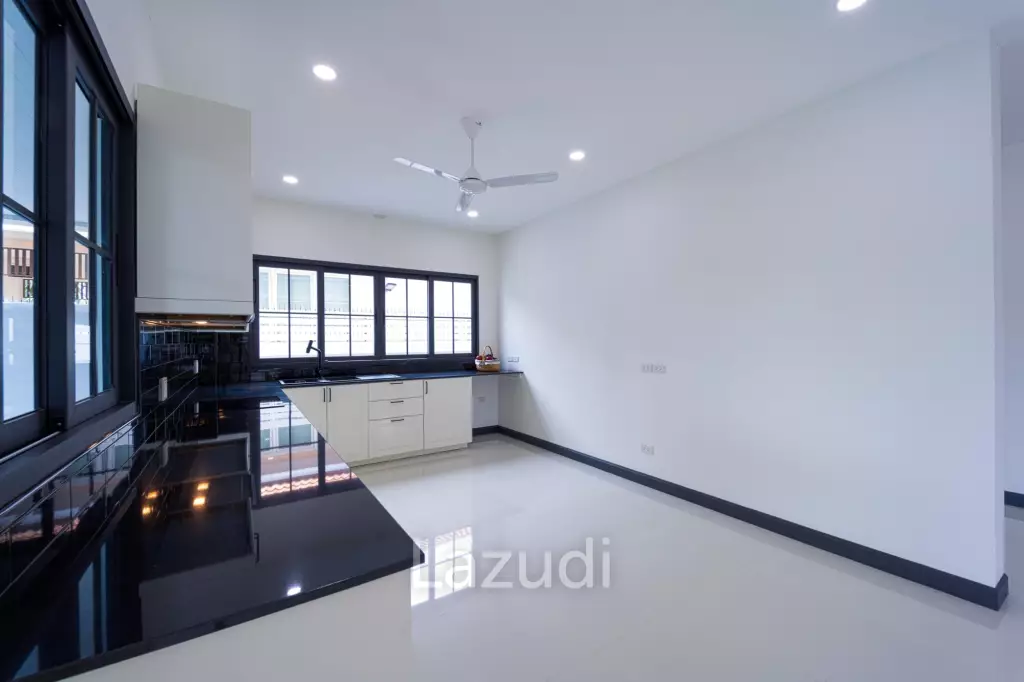 Brand New 2-Storey Villa with Pool in Soi 102