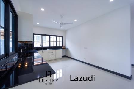 วิลล่าสองชั้น 4 ห้องนอนพร้อมสระว่ายน้ำในซอยหัวหิน 102