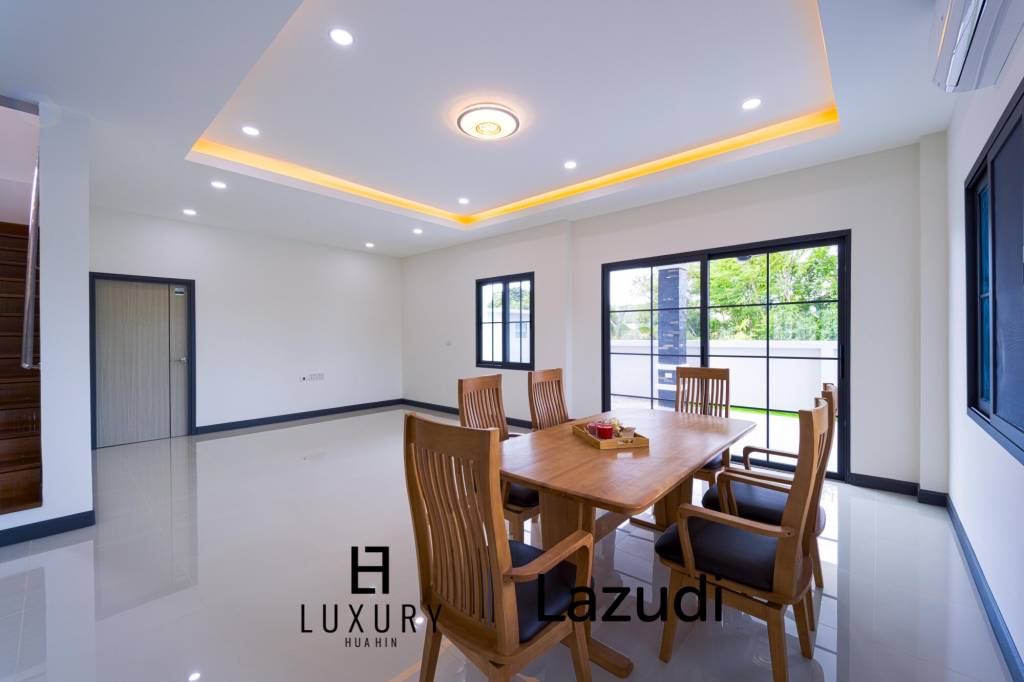 วิลล่าสองชั้น 4 ห้องนอนพร้อมสระว่ายน้ำในซอยหัวหิน 102