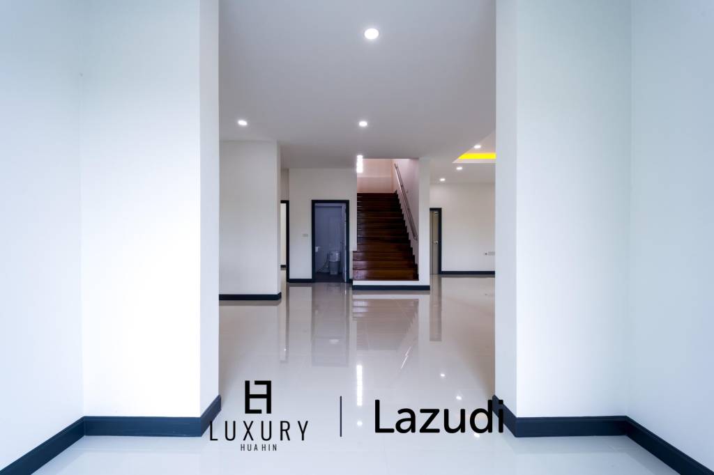 วิลล่าสองชั้น 4 ห้องนอนพร้อมสระว่ายน้ำในซอยหัวหิน 102