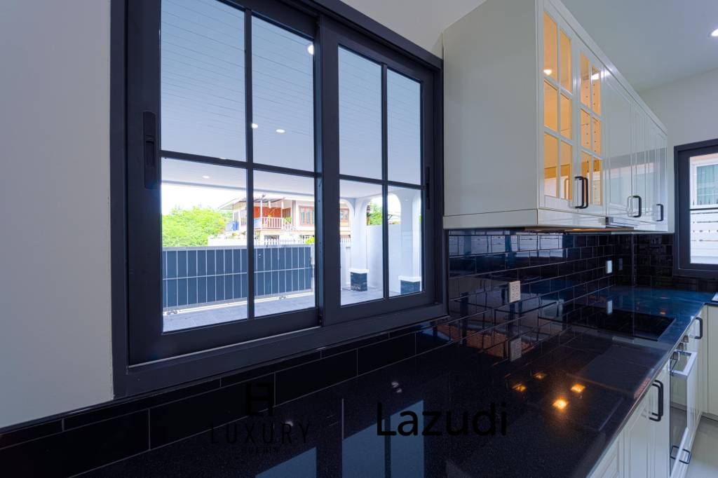 วิลล่าสองชั้น 4 ห้องนอนพร้อมสระว่ายน้ำในซอยหัวหิน 102