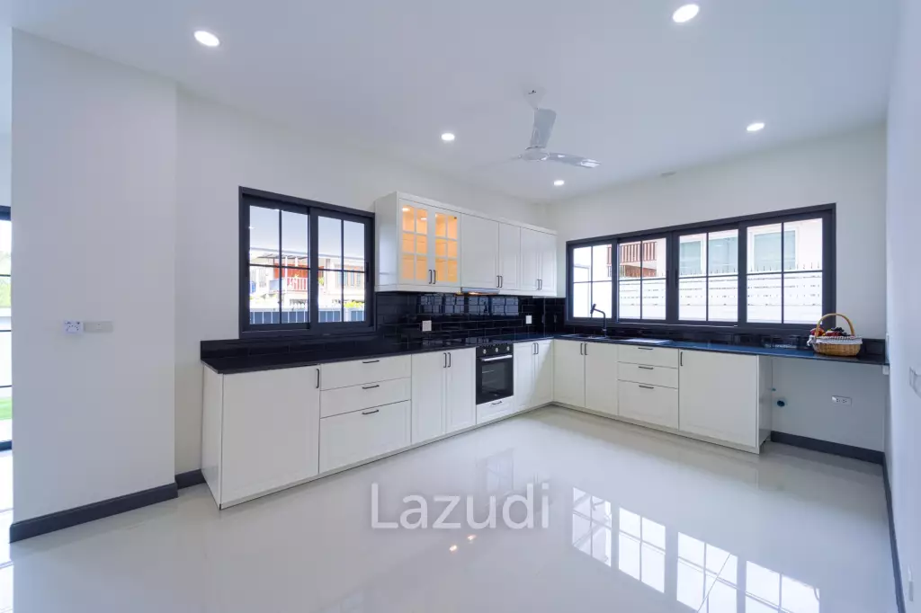 Brand New 2-Storey Villa with Pool in Soi 102