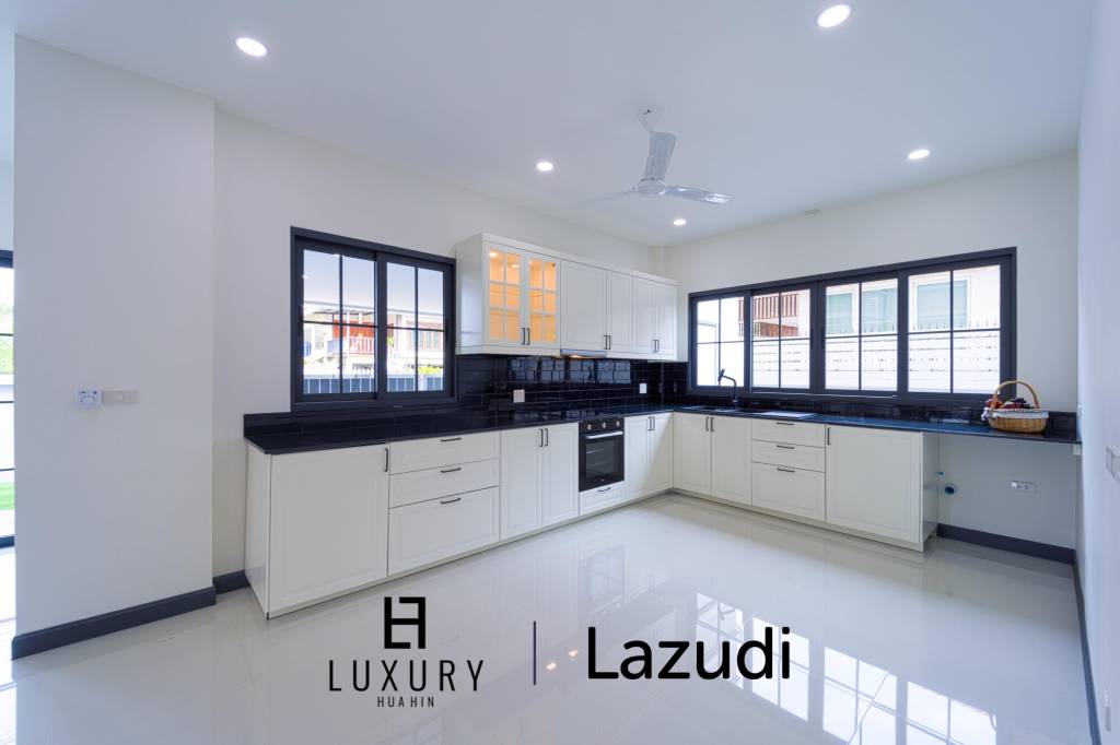 วิลล่าสองชั้น 4 ห้องนอนพร้อมสระว่ายน้ำในซอยหัวหิน 102