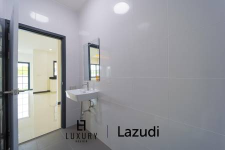 วิลล่าสองชั้น 4 ห้องนอนพร้อมสระว่ายน้ำในซอยหัวหิน 102