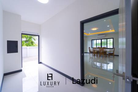 วิลล่าสองชั้น 4 ห้องนอนพร้อมสระว่ายน้ำในซอยหัวหิน 102