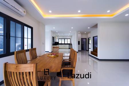 วิลล่าสองชั้น 4 ห้องนอนพร้อมสระว่ายน้ำในซอยหัวหิน 102