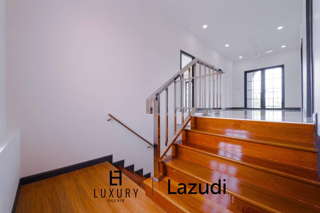 วิลล่าสองชั้น 4 ห้องนอนพร้อมสระว่ายน้ำในซอยหัวหิน 102