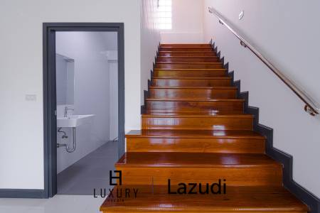 วิลล่าสองชั้น 4 ห้องนอนพร้อมสระว่ายน้ำในซอยหัวหิน 102