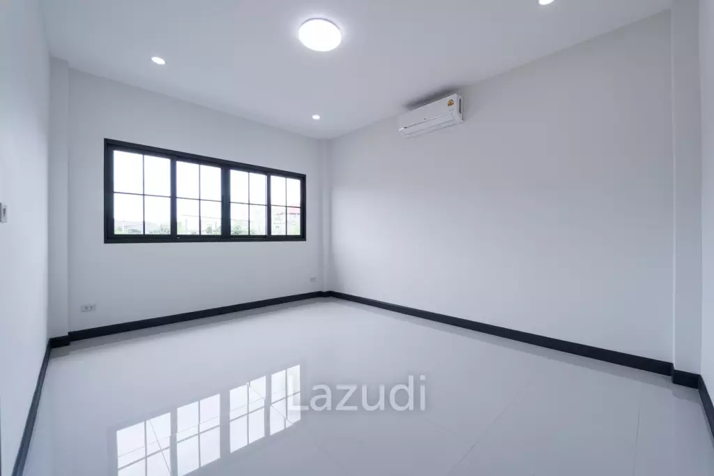 Brand New 2-Storey Villa with Pool in Soi 102