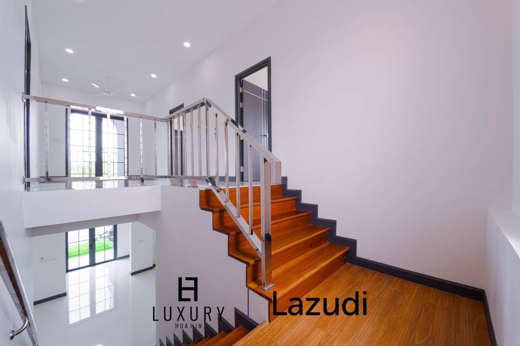 วิลล่าสองชั้น 4 ห้องนอนพร้อมสระว่ายน้ำในซอยหัวหิน 102