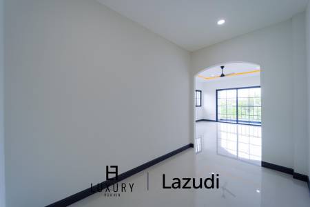 วิลล่าสองชั้น 4 ห้องนอนพร้อมสระว่ายน้ำในซอยหัวหิน 102