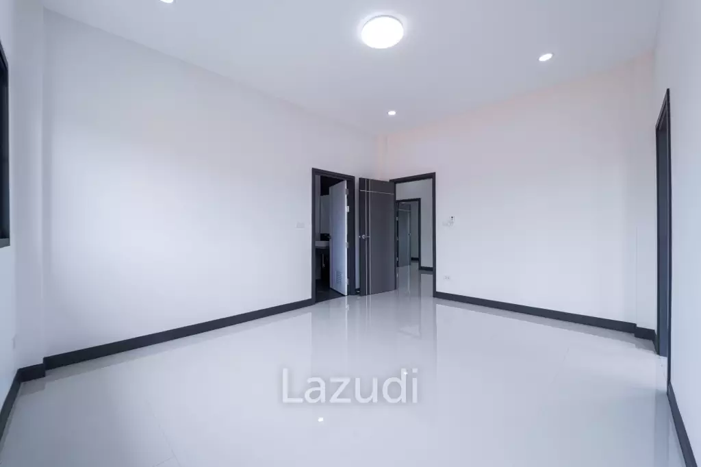 Brand New 2-Storey Villa with Pool in Soi 102