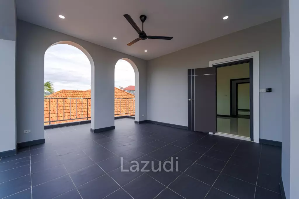 Brand New 2-Storey Villa with Pool in Soi 102