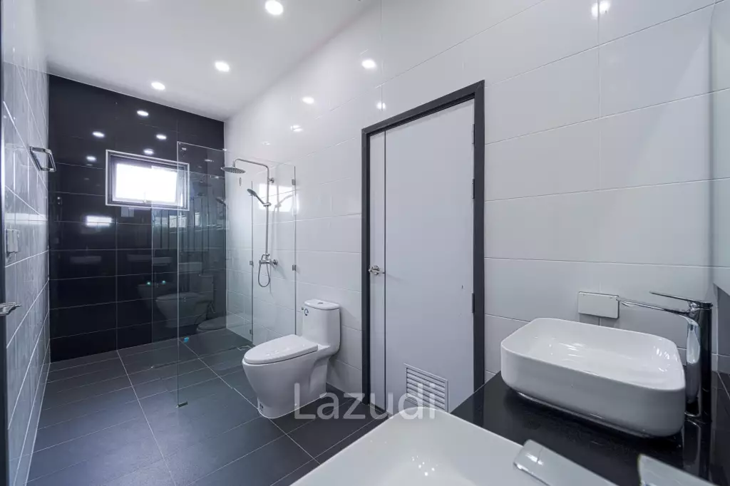 Brand New 2-Storey Villa with Pool in Soi 102