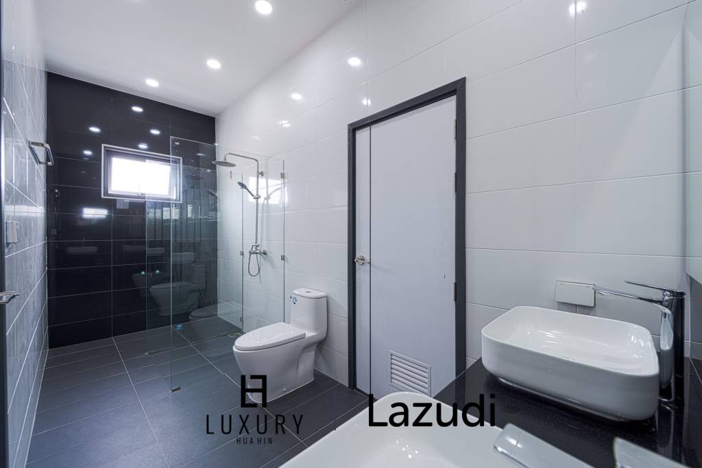 วิลล่าสองชั้น 4 ห้องนอนพร้อมสระว่ายน้ำในซอยหัวหิน 102