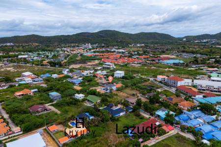 วิลล่าสองชั้น 4 ห้องนอนพร้อมสระว่ายน้ำในซอยหัวหิน 102