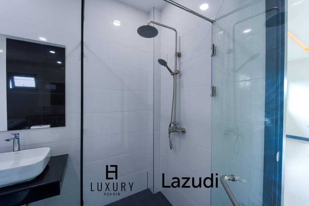 วิลล่าสองชั้น 4 ห้องนอนพร้อมสระว่ายน้ำในซอยหัวหิน 102