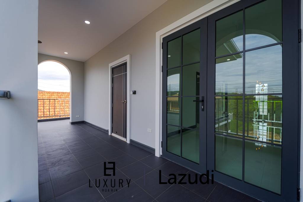 วิลล่าสองชั้น 4 ห้องนอนพร้อมสระว่ายน้ำในซอยหัวหิน 102