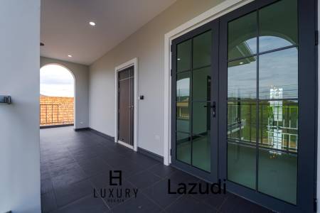 วิลล่าสองชั้น 4 ห้องนอนพร้อมสระว่ายน้ำในซอยหัวหิน 102