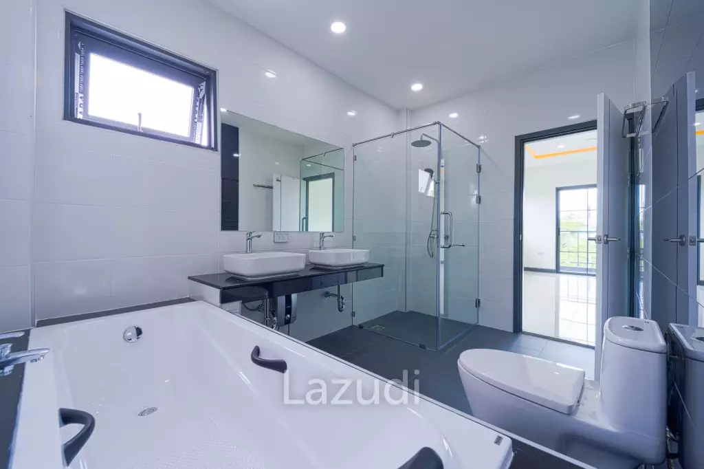 Brand New 2-Storey Villa with Pool in Soi 102