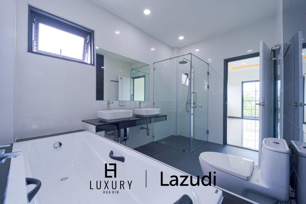 วิลล่าสองชั้น 4 ห้องนอนพร้อมสระว่ายน้ำในซอยหัวหิน 102