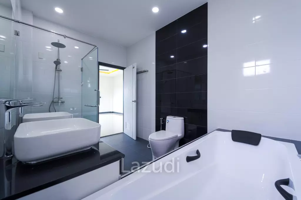 Brand New 2-Storey Villa with Pool in Soi 102