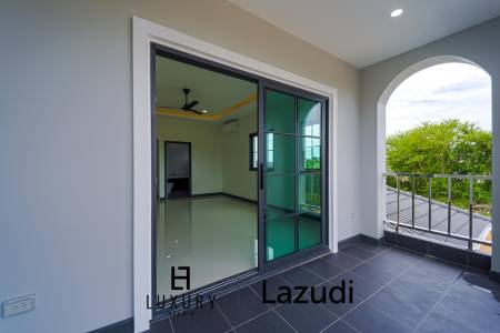 วิลล่าสองชั้น 4 ห้องนอนพร้อมสระว่ายน้ำในซอยหัวหิน 102