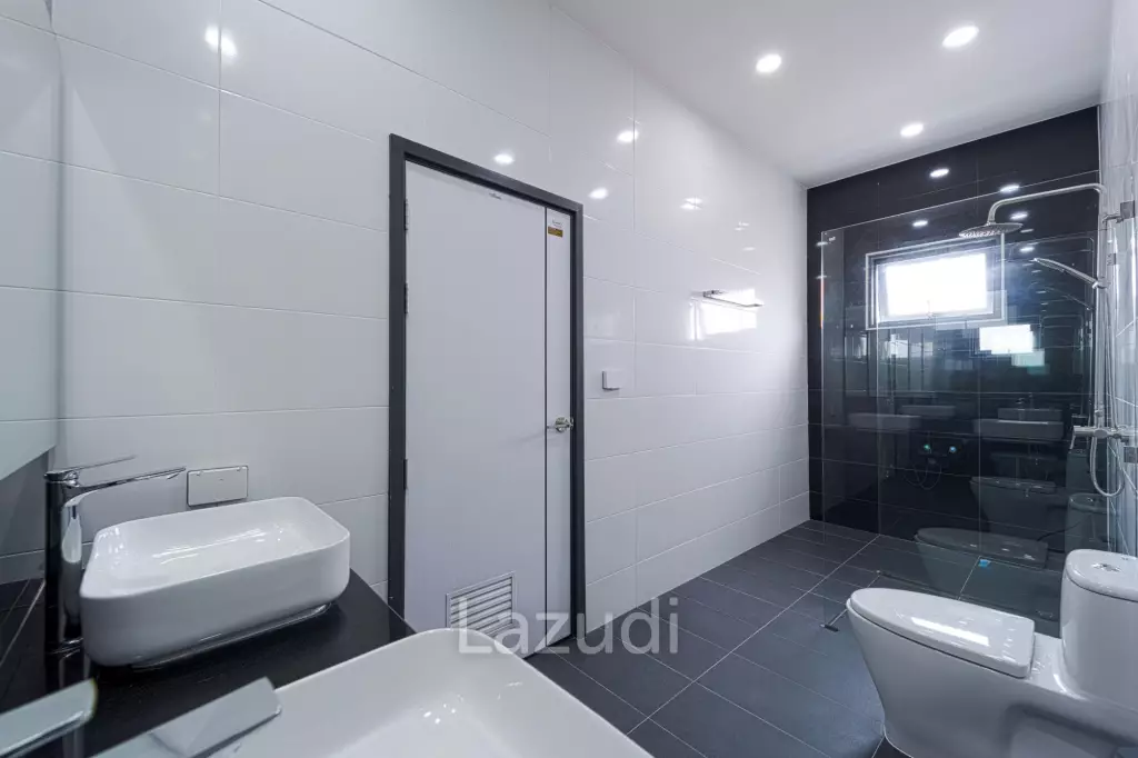 Brand New 2-Storey Villa with Pool in Soi 102