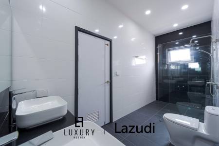 วิลล่าสองชั้น 4 ห้องนอนพร้อมสระว่ายน้ำในซอยหัวหิน 102