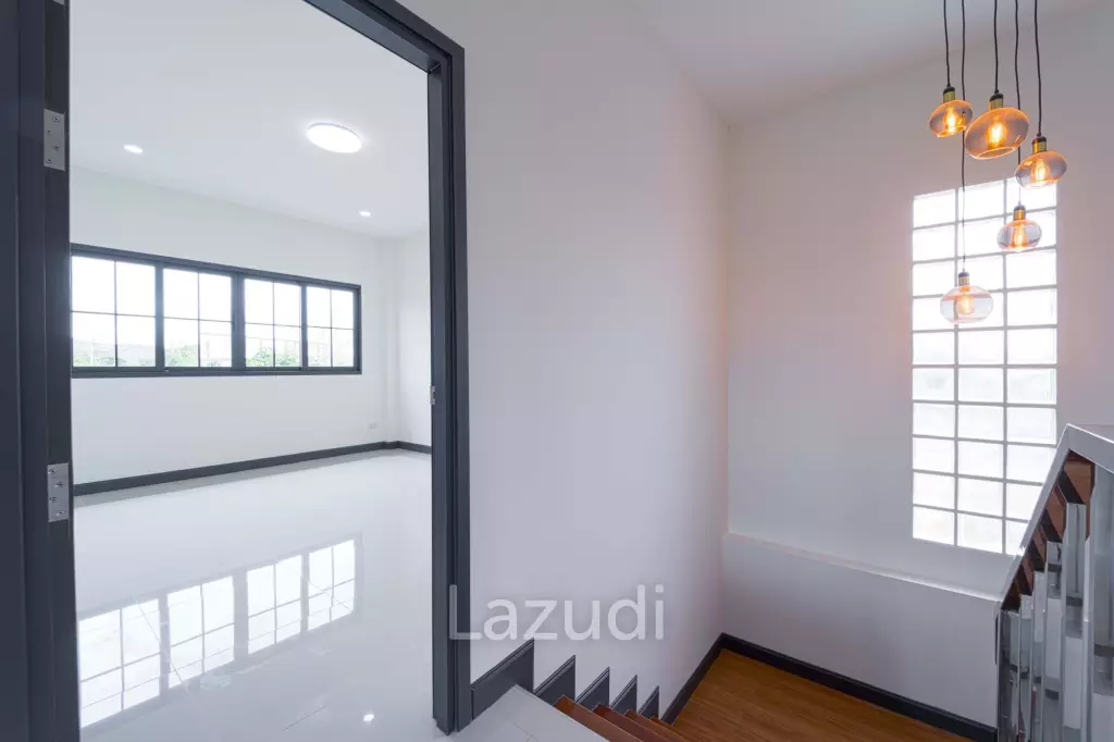 Brand New 2-Storey Villa with Pool in Soi 102