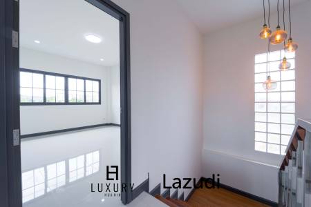 วิลล่าสองชั้น 4 ห้องนอนพร้อมสระว่ายน้ำในซอยหัวหิน 102