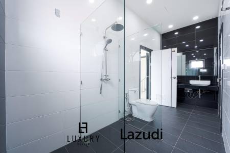 วิลล่าสองชั้น 4 ห้องนอนพร้อมสระว่ายน้ำในซอยหัวหิน 102