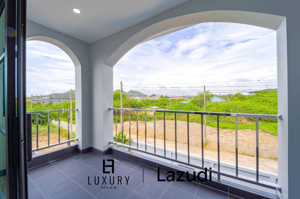 วิลล่าสองชั้น 4 ห้องนอนพร้อมสระว่ายน้ำในซอยหัวหิน 102