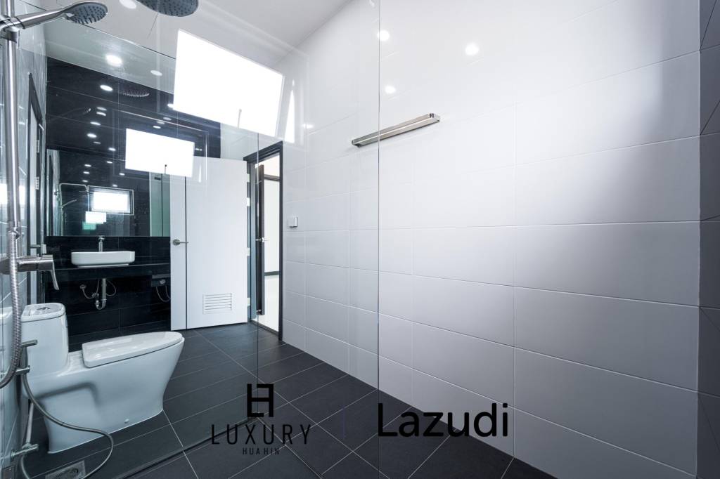 วิลล่าสองชั้น 4 ห้องนอนพร้อมสระว่ายน้ำในซอยหัวหิน 102