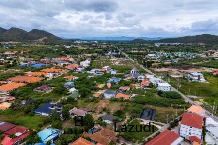 วิลล่าสองชั้น 4 ห้องนอนพร้อมสระว่ายน้ำในซอยหัวหิน 102