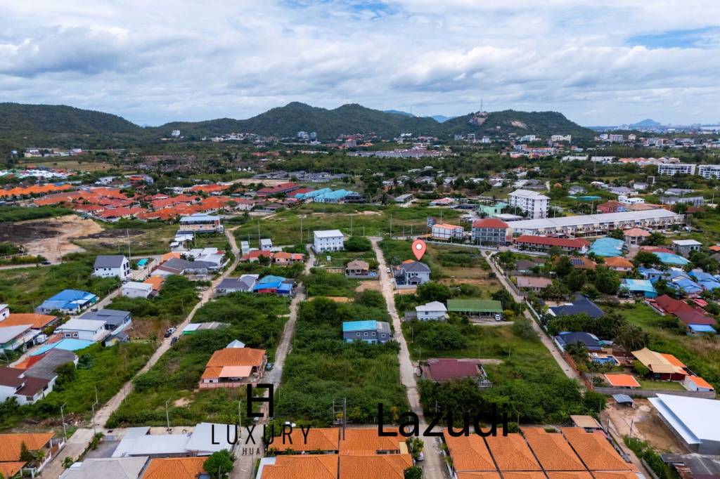 วิลล่าสองชั้น 4 ห้องนอนพร้อมสระว่ายน้ำในซอยหัวหิน 102