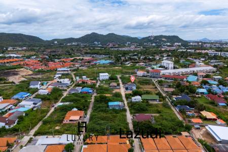 วิลล่าสองชั้น 4 ห้องนอนพร้อมสระว่ายน้ำในซอยหัวหิน 102