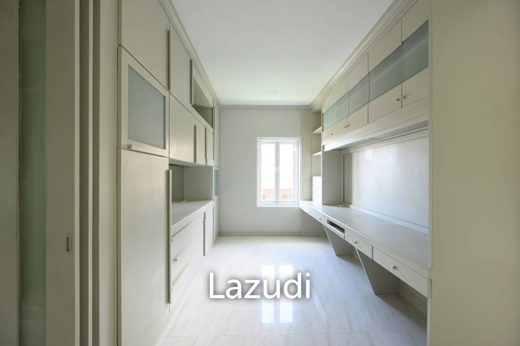 ์Newly Renovated 3-Bedroom House For Rent In Chalong